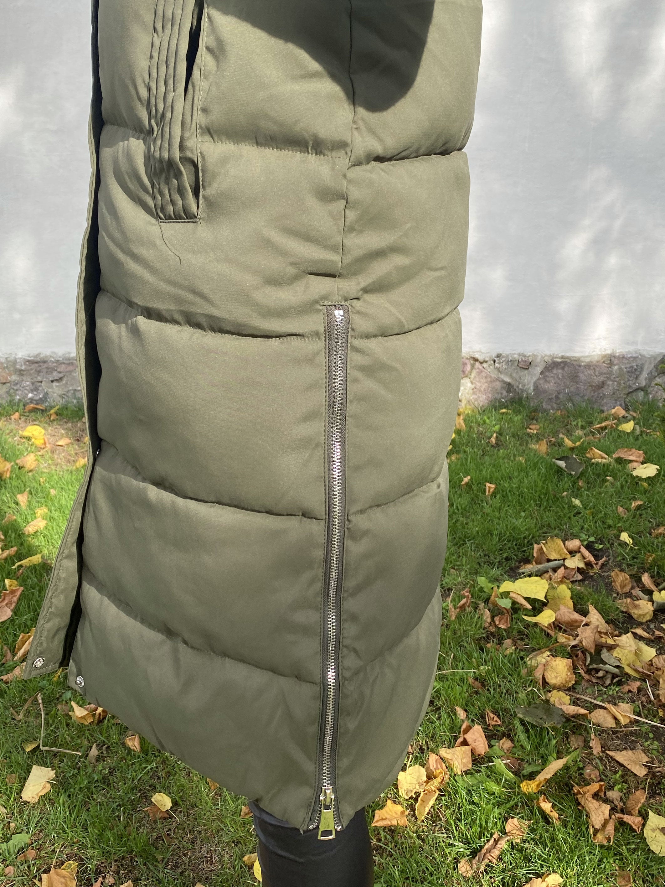 Xenia - Lång quiltad väst med huva